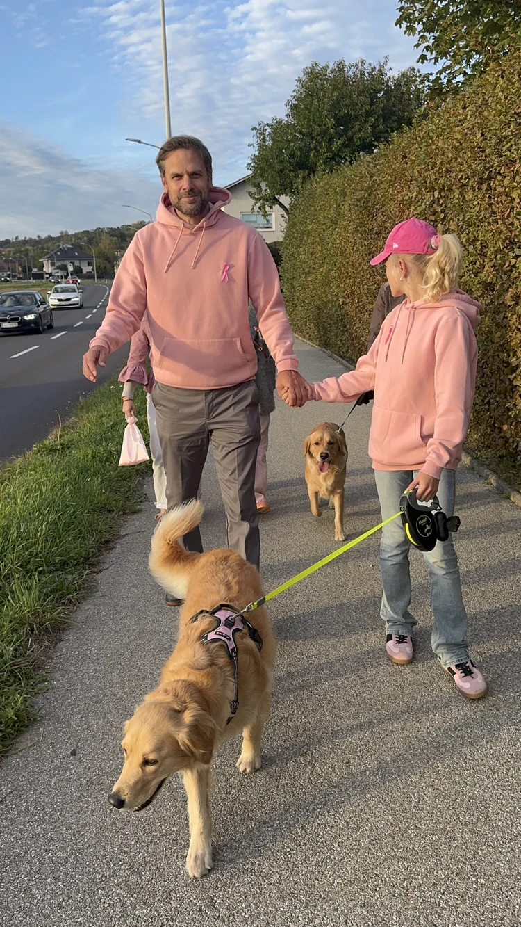 Two-legged and four-legged participants in the Pink Walk