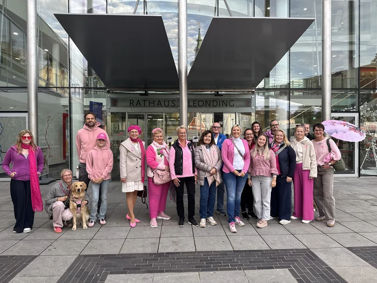 Participants in the Pink Walk with the mayor