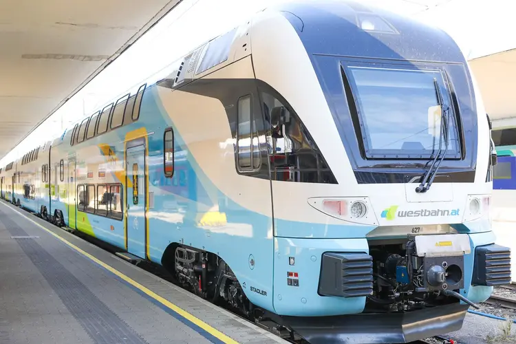Westbahn Zug im Bahnhof