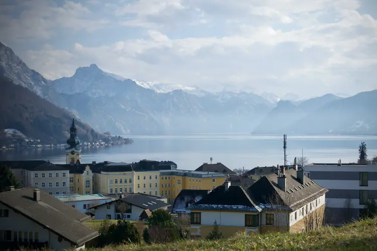 Blick über Gmunden und den Traunsee.